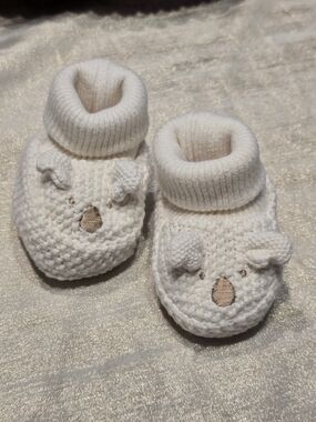 OshKosh B'gosh Cream Knit Bear Booties